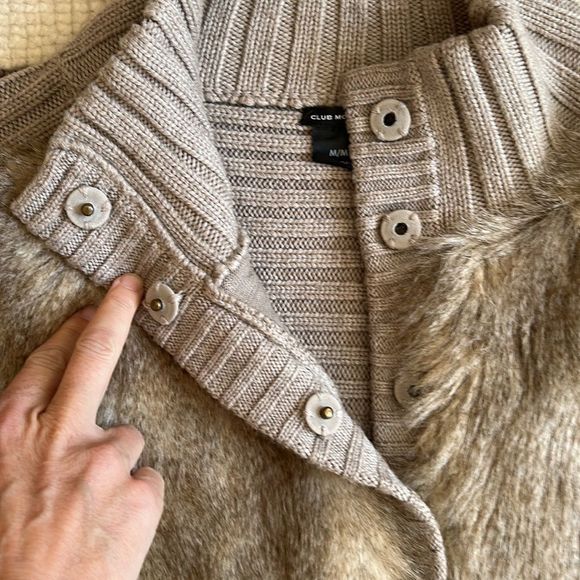 Club Monaco Women's Taupe Wool and Faux Fur Button Down Ribbed Cardigan Size M - Picture 4 of 9